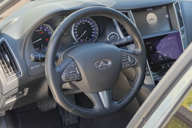 Used Infiniti Q50 2014 3.7L Comfort Edition Steering Wheel