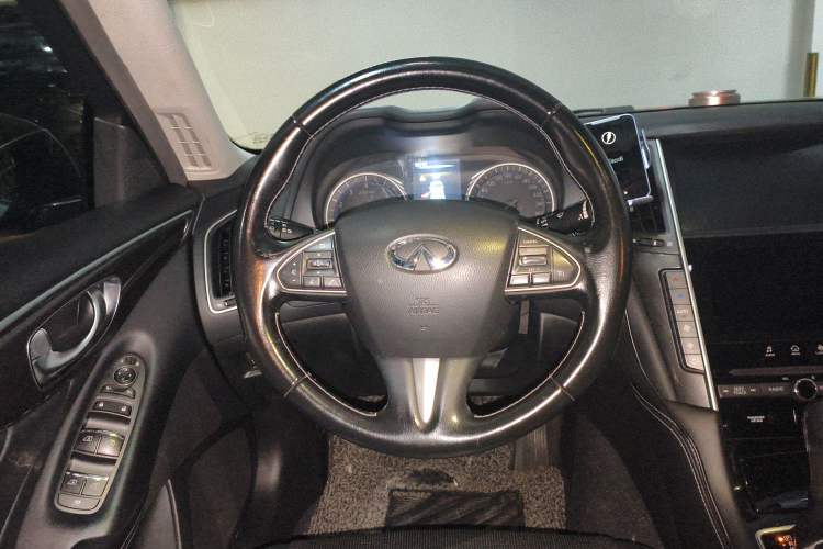 Used Infiniti Q50 2014 2.0T Comfort Edition Steering Wheel