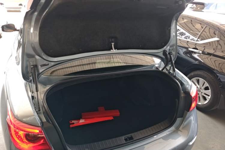 Used Infiniti Q50 2014 2.0T Comfort Edition Trunk