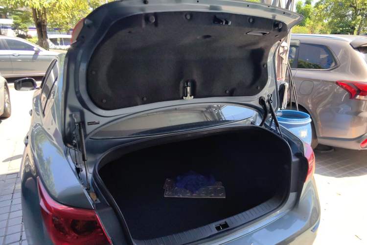 Used Infiniti Q50 2014 2.0T Luxury Edition Trunk