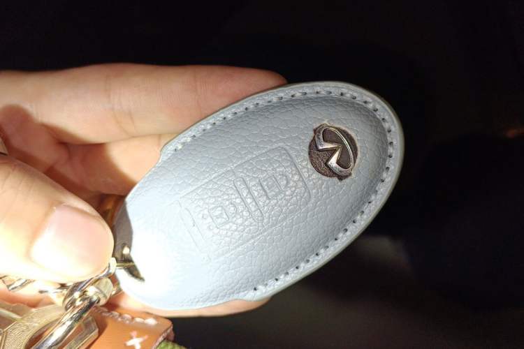Used Infiniti Q50 2014 3.7L Comfort Edition Vehicle Key
