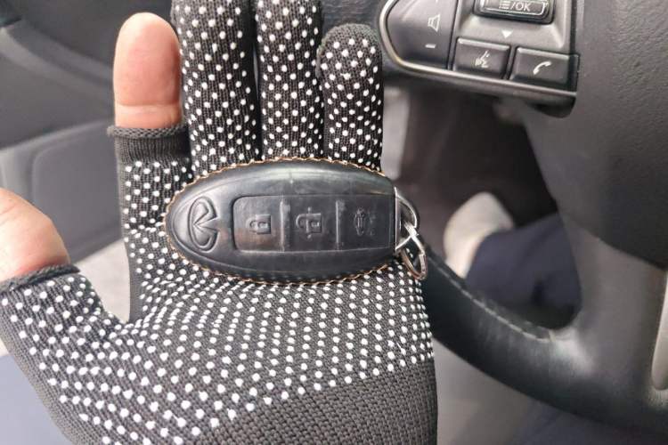 Used Infiniti Q50 2014 3.7L Comfort Edition Vehicle Key
