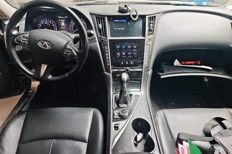 Used Infiniti Q50 2014 2.0T Comfort Edition Center Console