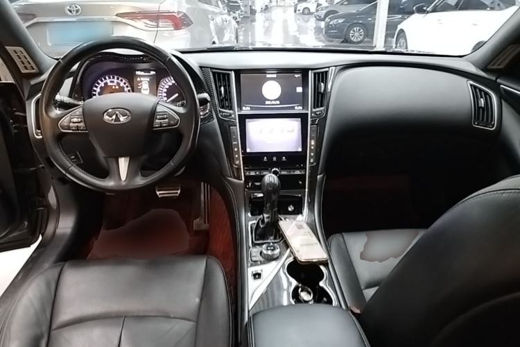 Used Infiniti Q50 2014 3.7L Comfort Edition Center Console