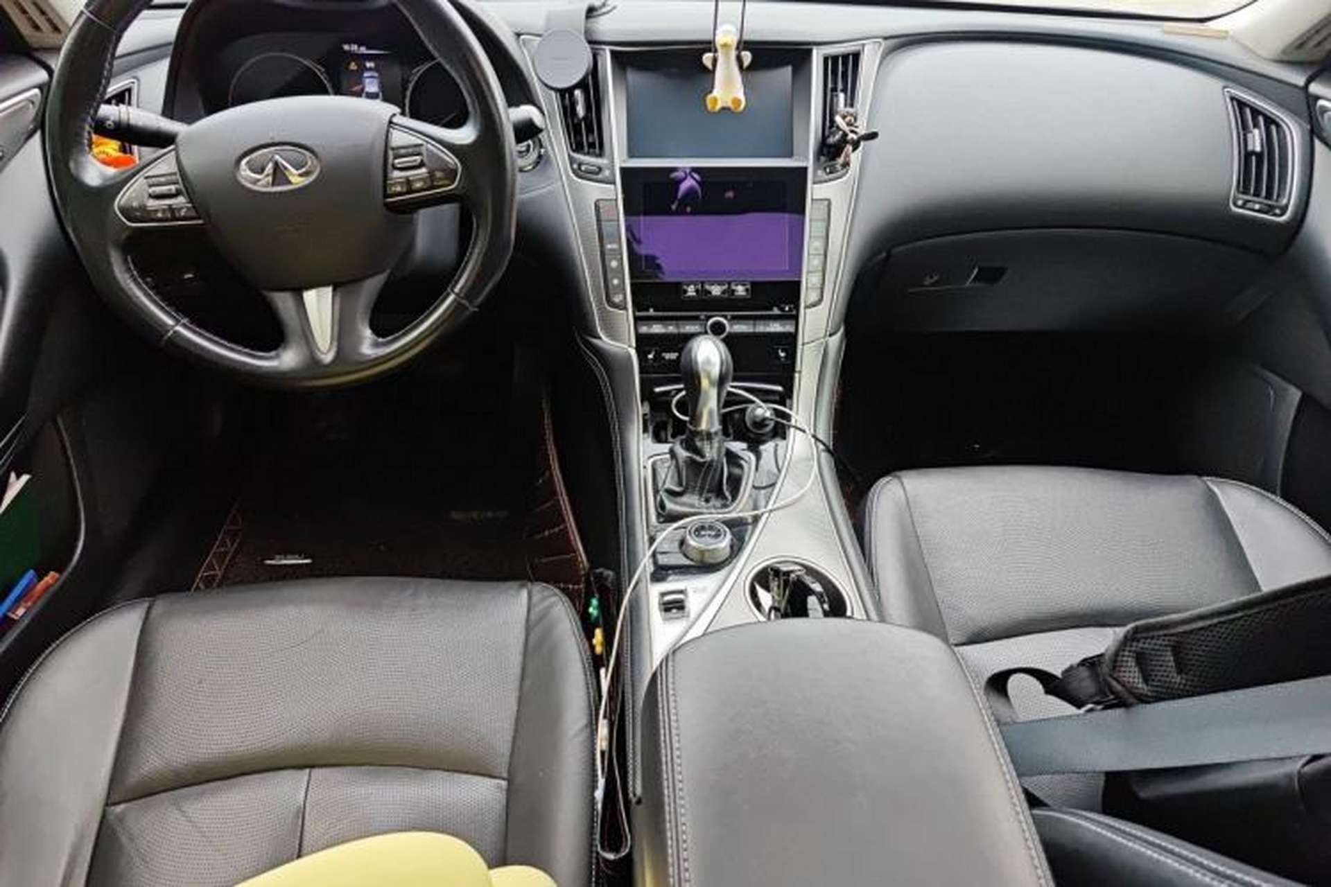 Used Infiniti Q50 2014 3.7L Comfort Edition Center Console