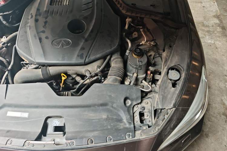 Used Infiniti Q50 2014 2.0T Comfort Edition Engine Bay Left