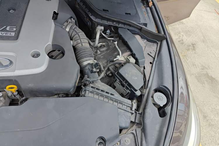 Used Infiniti Q50 2014 3.7L Comfort Edition Engine Bay Left