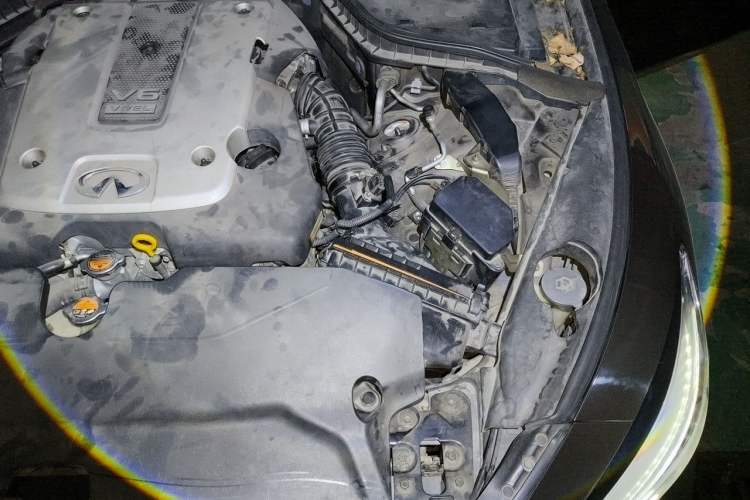 Used Infiniti Q50 2014 3.7L Luxury Edition Engine Bay Left