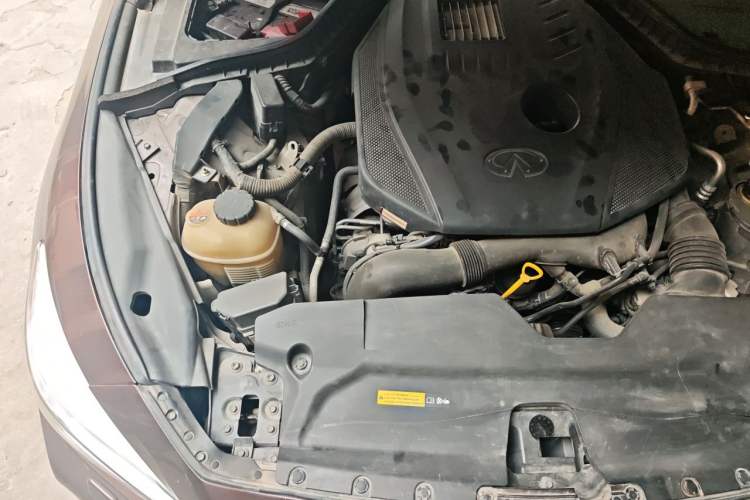 Used Infiniti Q50 2014 2.0T Comfort Edition Engine Bay Right