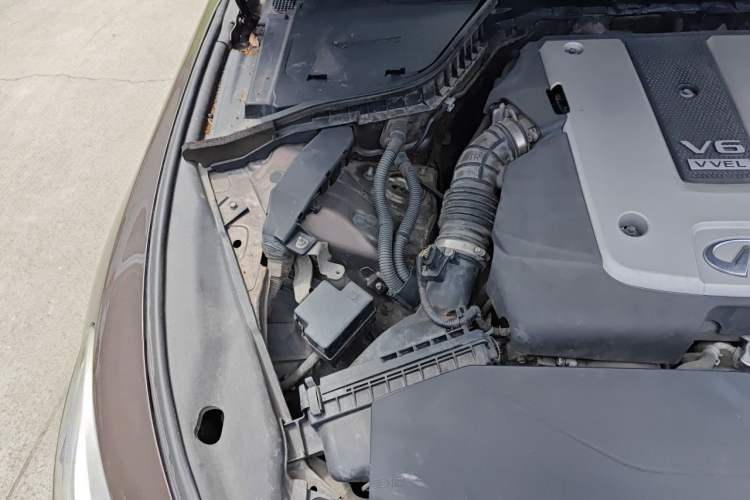 Used Infiniti Q50 2014 3.7L Comfort Edition Engine Bay Right