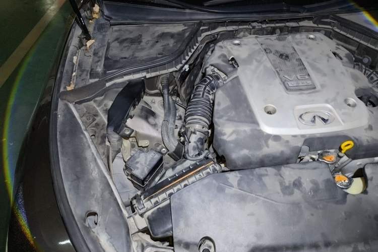 Used Infiniti Q50 2014 3.7L Luxury Edition Engine Bay Right