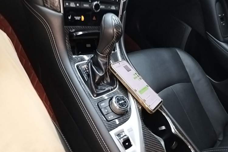 Used Infiniti Q50 2014 3.7L Comfort Edition Gear Lever