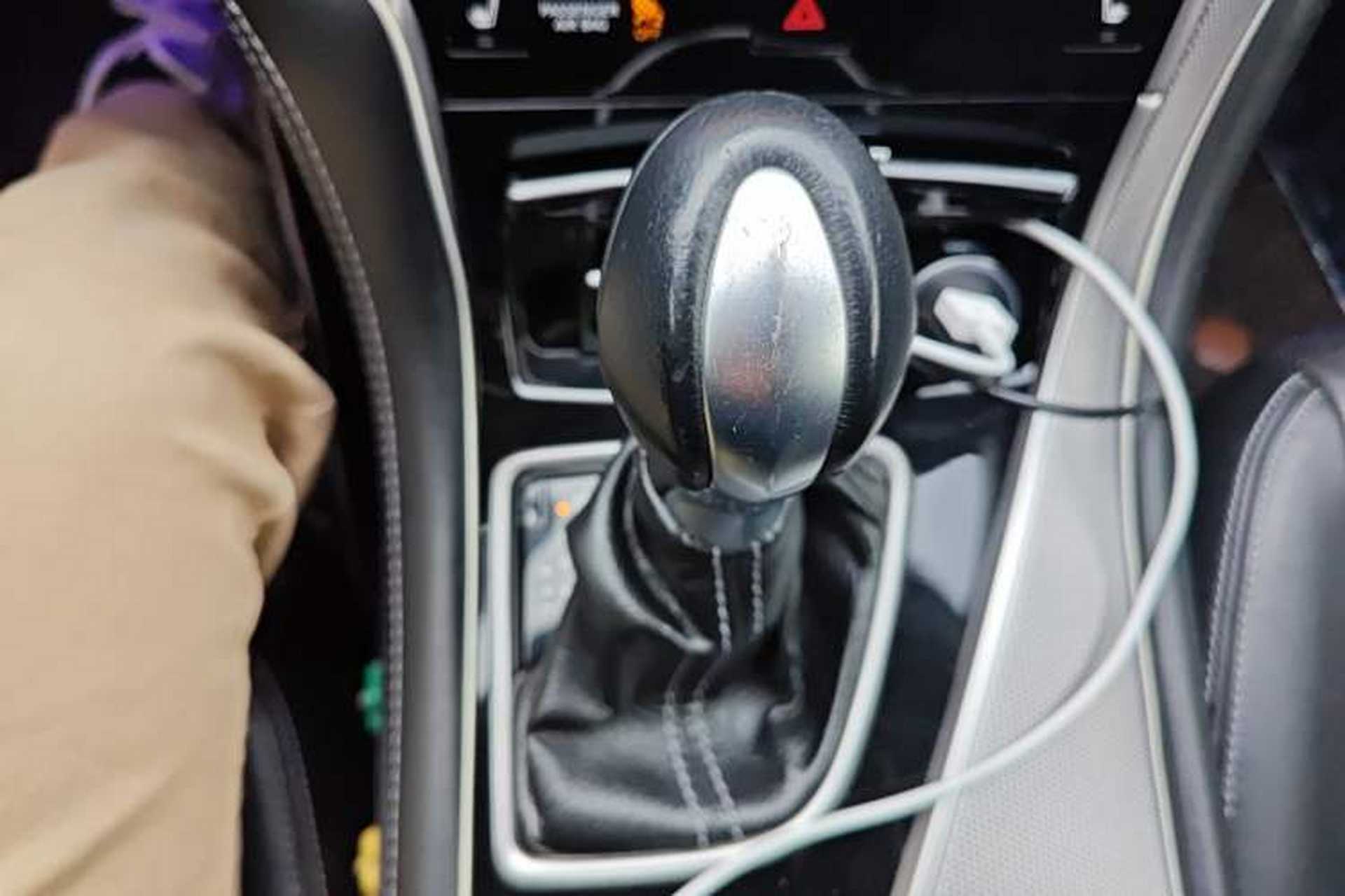 Used Infiniti Q50 2014 3.7L Comfort Edition Gear Lever