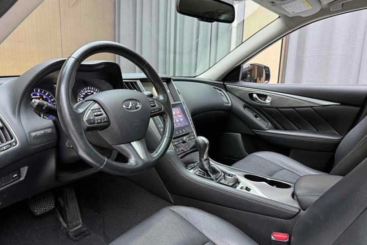 Used Infiniti Q50 2014 3.7L Comfort Edition Interior 4