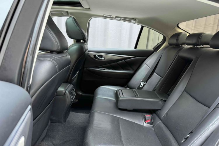 Used Infiniti Q50 2014 3.7L Comfort Edition Interior 7
