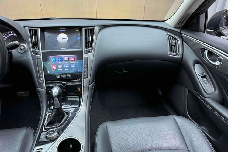 Used Infiniti Q50 2014 3.7L Comfort Edition Interior 9
