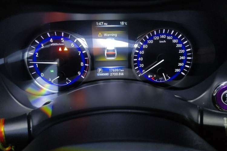 Used Infiniti Q50 2014 3.7L Luxury Edition Odometer Close Up