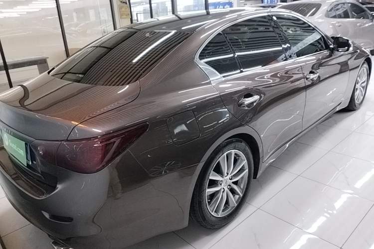 Used Infiniti Q50 2014 3.7L Comfort Edition Rear Right 45 Deg