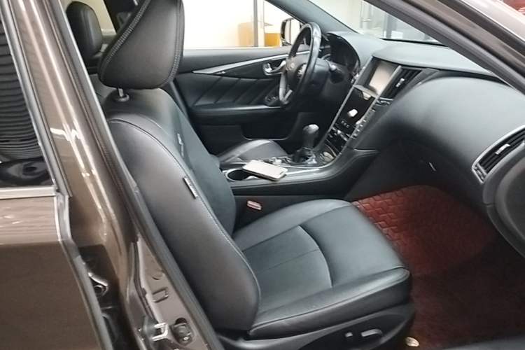 Used Infiniti Q50 2014 3.7L Comfort Edition Right Front Seat