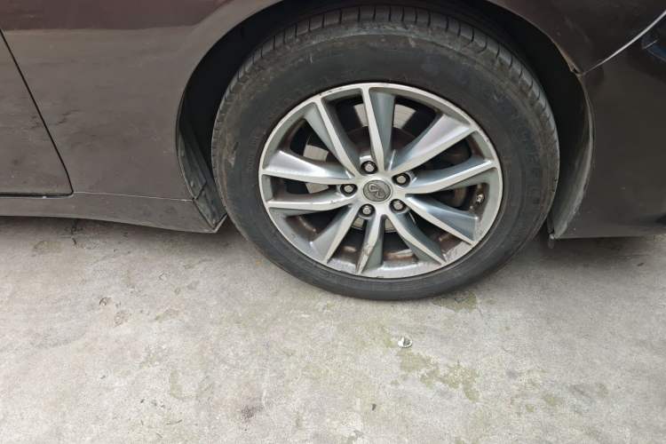 Used Infiniti Q50 2014 2.0T Comfort Edition Right Front Wheel Hub