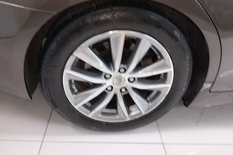Used Infiniti Q50 2014 3.7L Comfort Edition Right Rear Wheel Hub