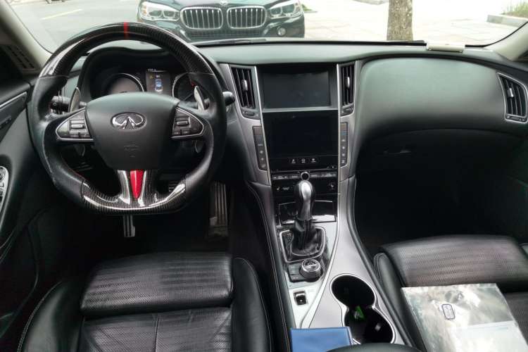 Used Infiniti Q50 2014 3.7L Luxury Sport Edition Center Console