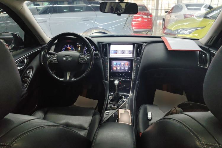 Used Infiniti Q50 2014 2.0T Comfort Edition Center Console