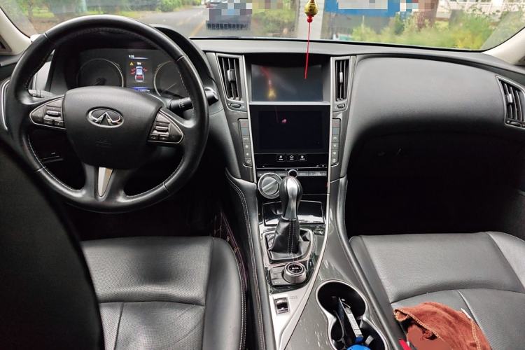 Used Infiniti Q50 2014 2.0T Comfort Edition Center Console