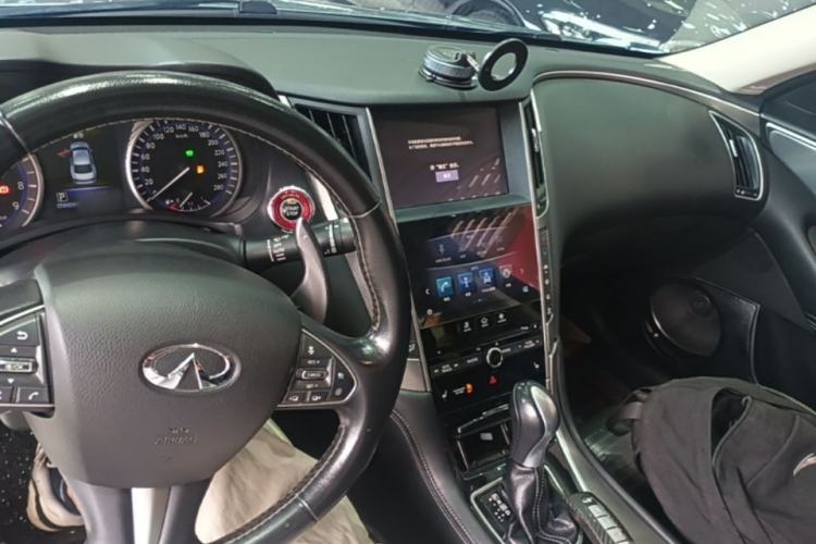 Used Infiniti Q50 2014 3.5L Hybrid Flagship Edition Center Console