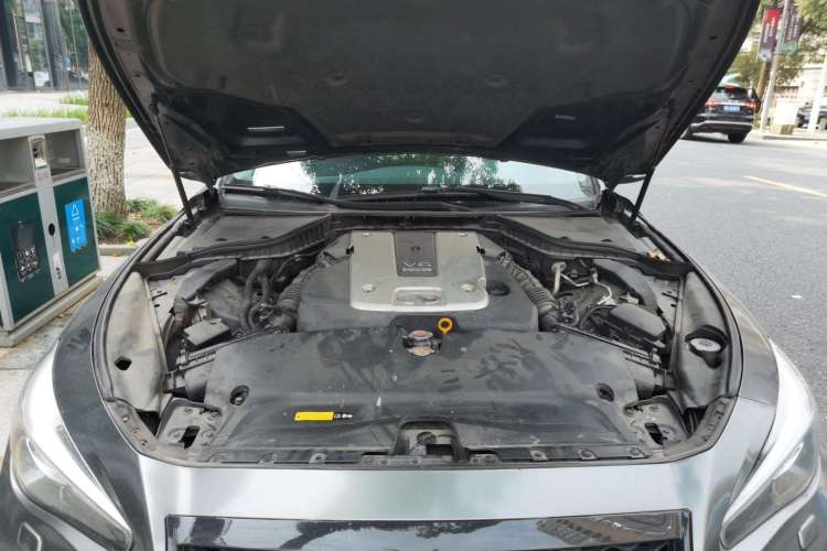 Used Infiniti Q50 2014 3.7L Luxury Sport Edition Engine Bay