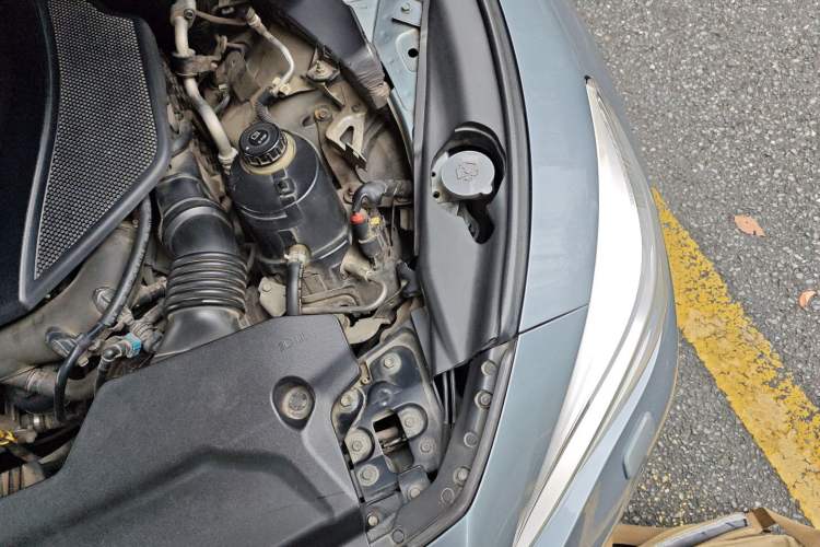 Used Infiniti Q50 2014 2.0T Comfort Edition Engine Bay Left