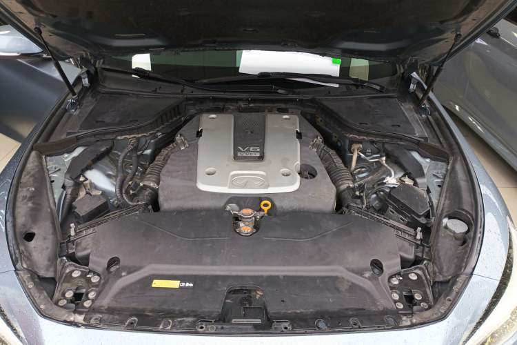 Used Infiniti Q50 2014 3.7L Luxury Sport Edition Engine Bay