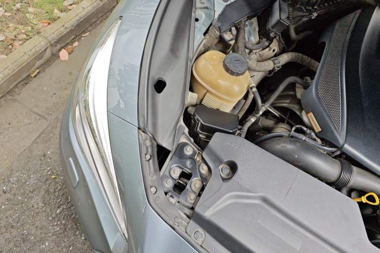 Used Infiniti Q50 2014 2.0T Comfort Edition Engine Bay Right
