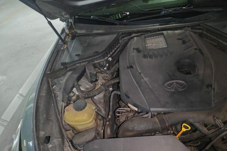 Used Infiniti Q50 2014 3.7L Comfort Edition Engine Bay Right