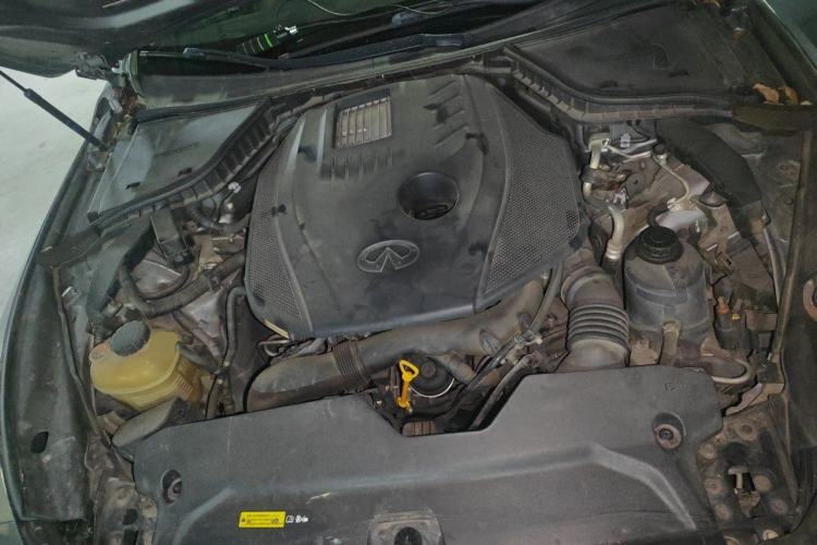 Used Infiniti Q50 2014 3.7L Comfort Edition Engine Bay