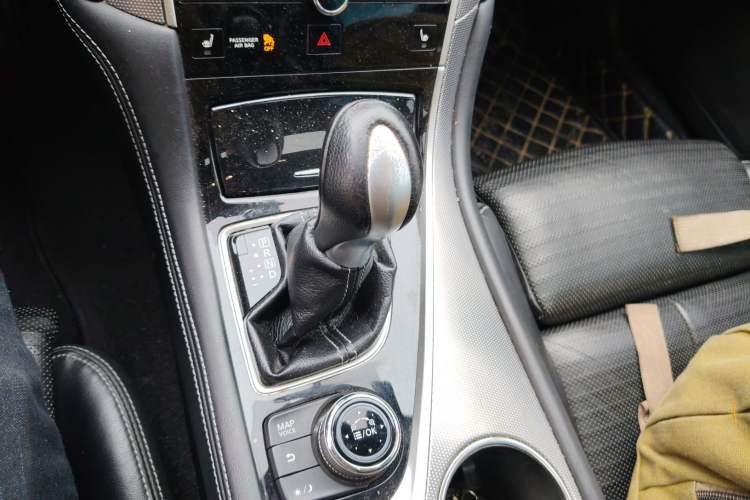 Used Infiniti Q50 2014 3.7L Luxury Sport Edition Gear Lever