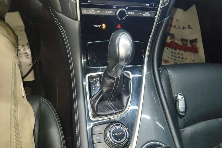 Used Infiniti Q50 2014 2.0T Comfort Edition Gear Lever
