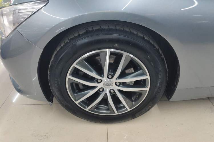 Used Infiniti Q50 2014 2.0T Comfort Edition Left Front Wheel Hub