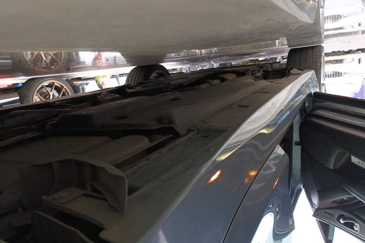 Used Infiniti Q50 2014 3.7L Luxury Sport Edition Left Side Sill