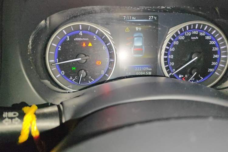 Used Infiniti Q50 2014 3.7L Comfort Edition Odometer Close Up