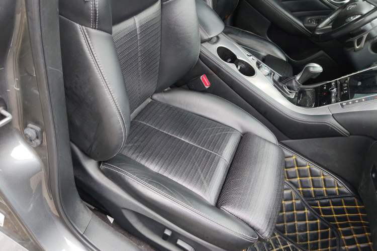 Used Infiniti Q50 2014 3.7L Luxury Sport Edition Right Front Seat