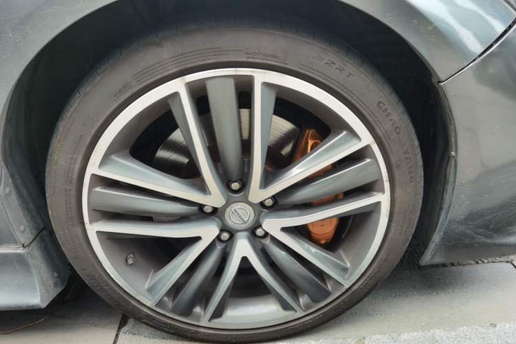 Used Infiniti Q50 2014 3.7L Luxury Sport Edition Right Front Wheel Hub