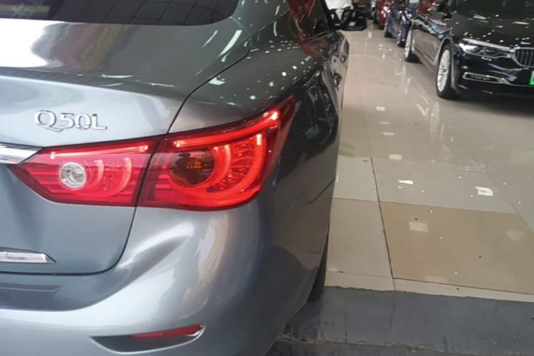 Used Infiniti Q50 2014 3.5L Hybrid Flagship Edition Right Rear Taillight