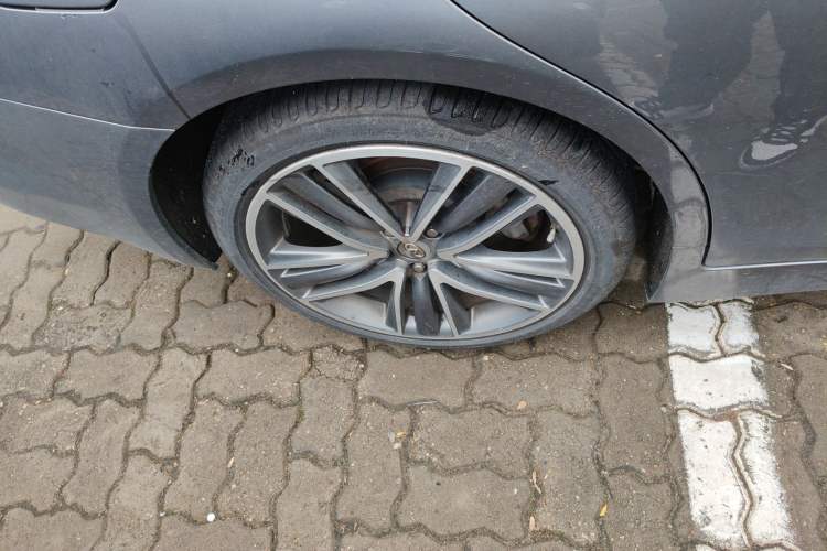 Used Infiniti Q50 2014 3.7L Luxury Sport Edition Right Rear Wheel Hub