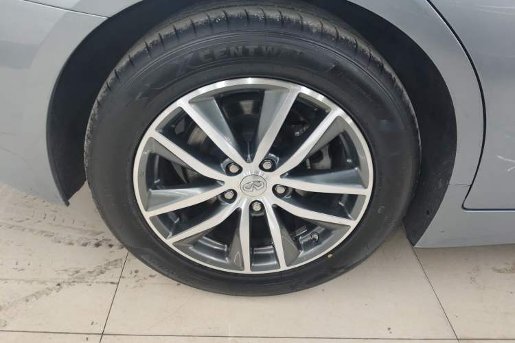 Used Infiniti Q50 2014 2.0T Comfort Edition Right Rear Wheel Hub