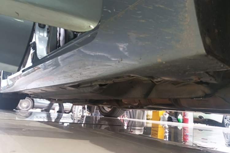 Used Infiniti Q50 2014 3.5L Hybrid Flagship Edition Right Side Sill