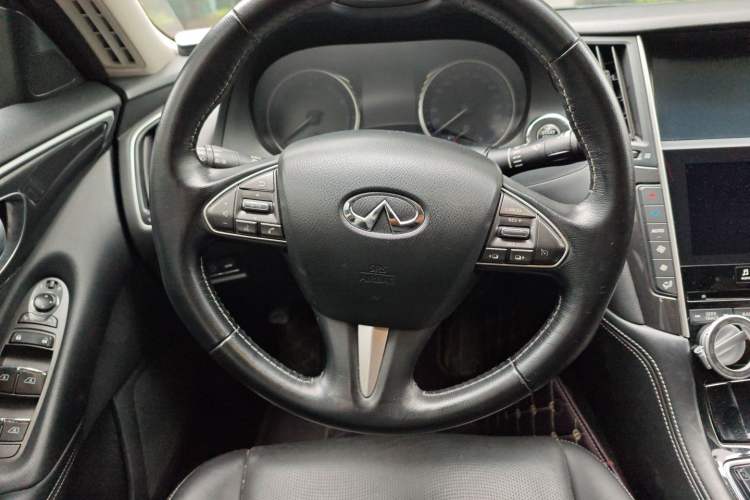 Used Infiniti Q50 2014 2.0T Comfort Edition Steering Wheel