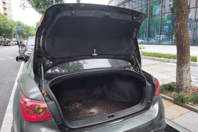 Used Infiniti Q50 2014 3.7L Luxury Sport Edition Trunk