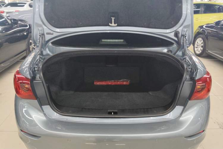 Used Infiniti Q50 2014 2.0T Comfort Edition Trunk