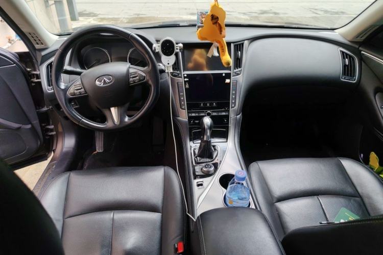 Used Infiniti Q50 2014 2.0T Luxury Edition Center Console